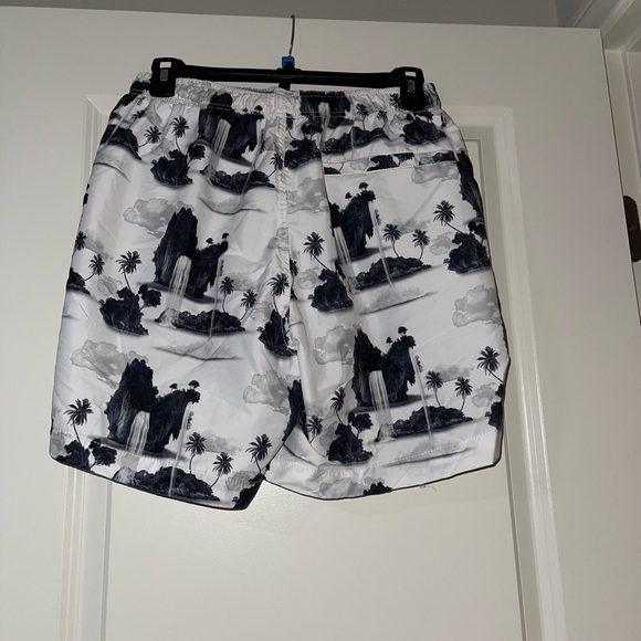 H&M waterfall swim shorts 🌊 - Picture 3 of 4